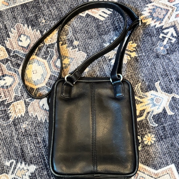 Vintage Fossil Women’s Black 100% Genuine Leather Crossbody Purse - Picture 11 of 16